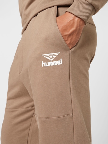 Tapered Pantaloni 'Stephan' de la hummel hive pe maro