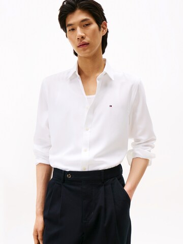 TOMMY HILFIGER Средняя посадка Рубашка в Белый: спереди
