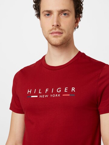 TOMMY HILFIGER Tričko 'New York' - Červená