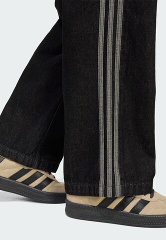 ADIDAS ORIGINALS - Pierna ancha Vaquero 'Firebird' en negro