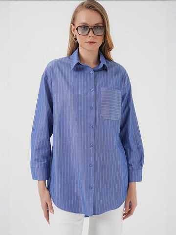 Bigdart Blouse in Blue: front