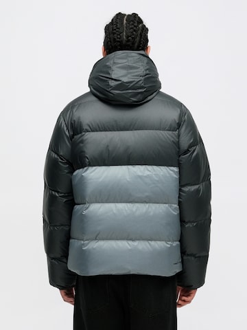 juoda Nike Sportswear Žieminė striukė 'Windrunner'