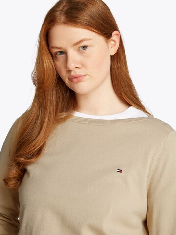 Tommy Hilfiger Curve Sweter w kolorze zielony