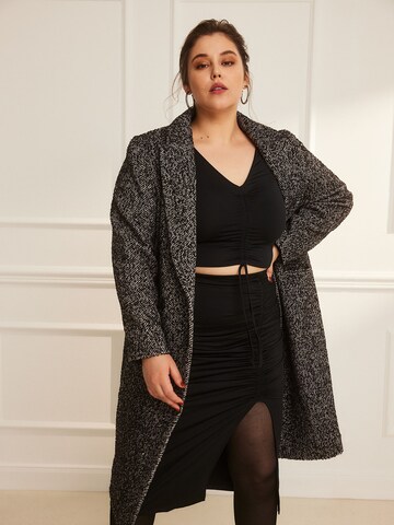 Cappotto di mezza stagione 'Belana' di Guido Maria Kretschmer Curvy in nero: frontale