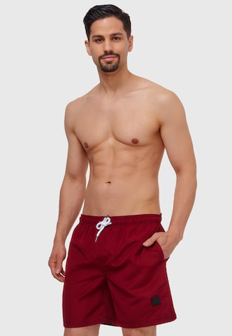 INDICODE JEANS Board Shorts in Red: front