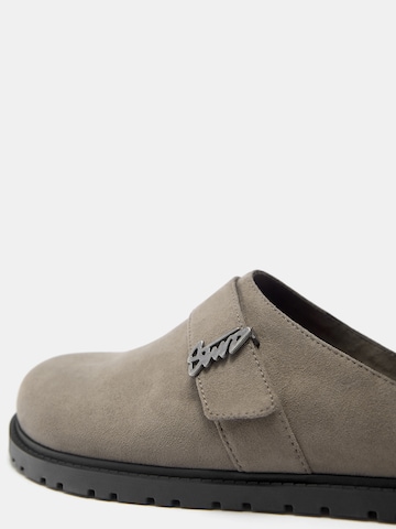 Pull&Bear Mules 'STWD' in Grey