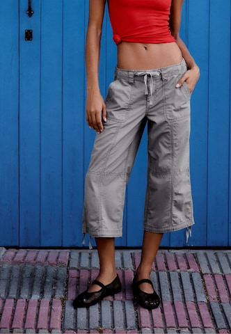 Largi Pantaloni de la Bershka pe gri: față