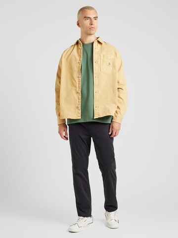 Tricou 'Chase' de la Carhartt WIP pe verde