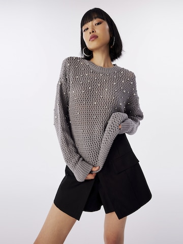 Twist Sweater in Grey