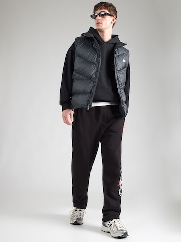 PegadorSweater majica 'Hawkins' - crna boja