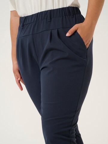 Coupe slim Pantalon à pince 'KC Jia' KAFFE CURVE en bleu