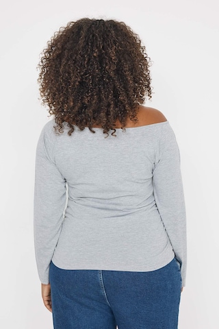 T-shirt Trendyol Curve en gris