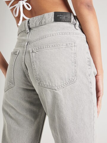 Gina Tricot Regular Jeans i grå