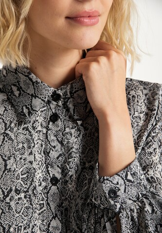 Usha - Blusa em cinzento