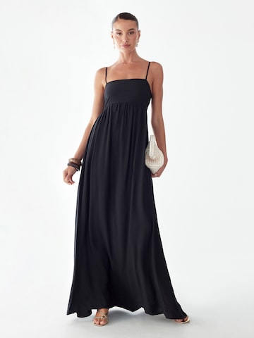 Abito da sera 'Aster' di St MRLO in nero: frontale