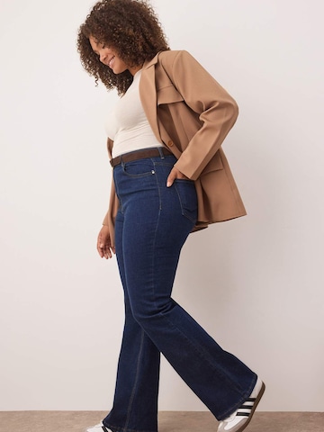 Evazați Jeans de la Trendyol Curve pe albastru