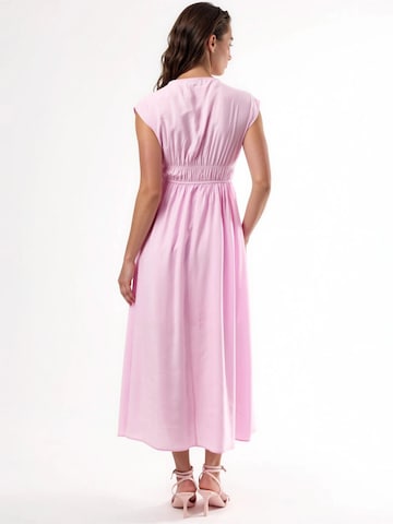 Robe Busem en rose
