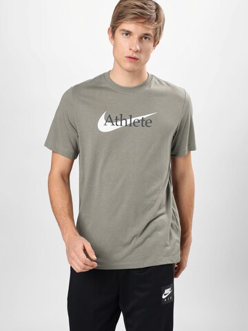 NIKE - Ajuste regular Camiseta funcional en verde: frente