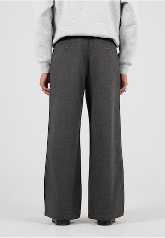 Prohibited Wide Leg Hose in Grau