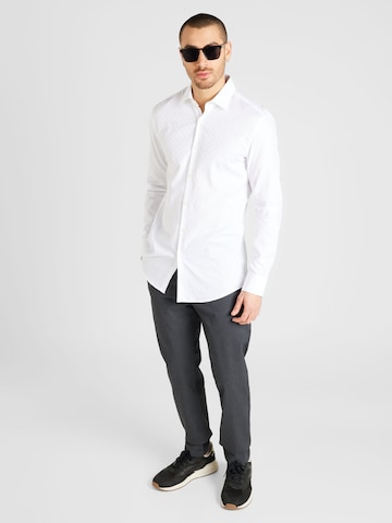 HUGO - Slim Fit Camisa 'Kenno' em branco