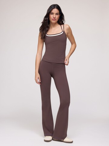 Top di Osia in marrone