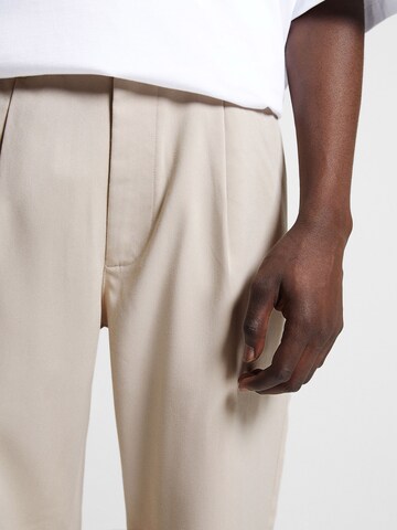 Regular Pantalon à pince Bershka en beige