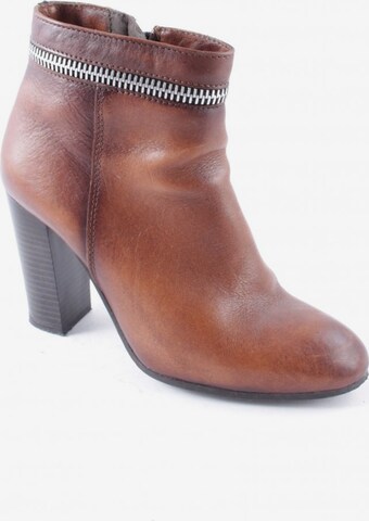 max Schuhe in 39 in Brown: front