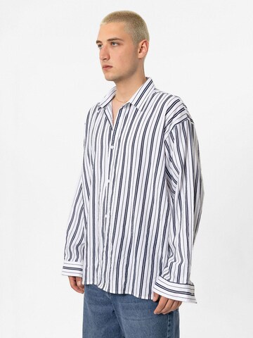 VAMOS CLO - Comfort Fit Camisa 'Blazing Star' em azul