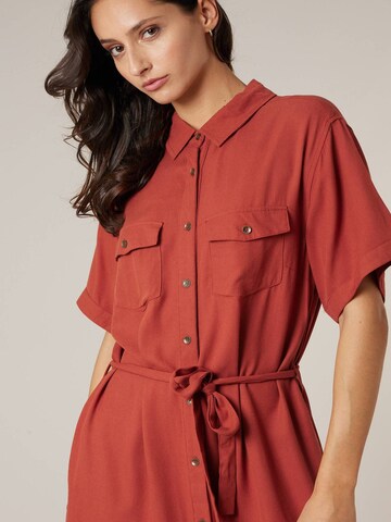 Robe-chemise 'Adissia' Deeluxe en rouge