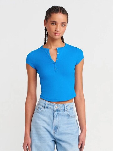 Dilvin Blouse in Blue: front