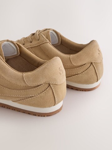 Baskets basses self. en beige