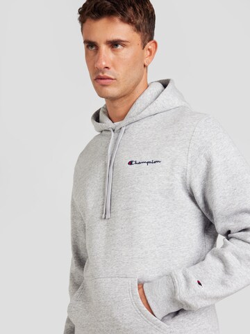 Champion Authentic Athletic Apparel Sweatshirt i grå