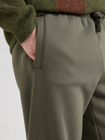 TOPMAN Tapered Broek in Groen