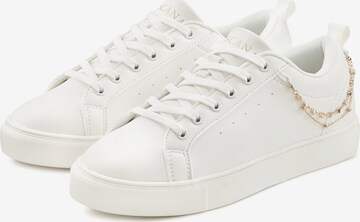 LASCANA Sneakers in White