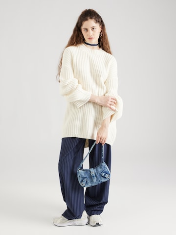 Pull-over oversize 'JANNI' PIECES en blanc