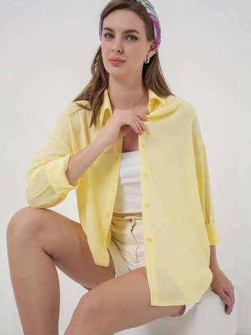 Bigdart Blouse in Geel: voorkant