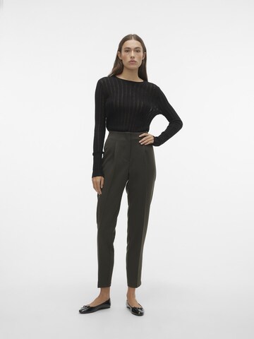 Regular Pantalon à pince 'ISABEL' VERO MODA en marron