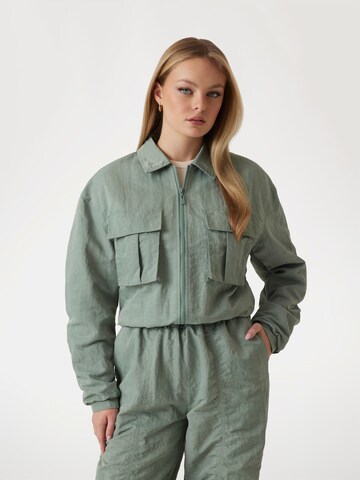 GUESS Jacke in Grün: Vorderseite
