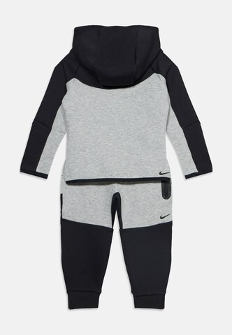 Nike SportswearJogging komplet 'TECH FLEECE' - crna boja