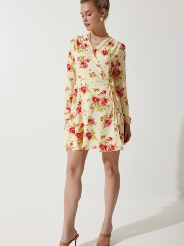 Happiness İstanbul Kleid in Gelb