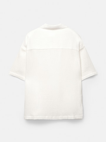 Pull&Bear Comfort Fit Skjorta i vit