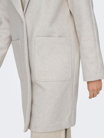 Manteau mi-saison 'NEW VICTORIA' ONLY en blanc