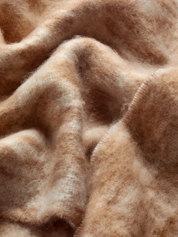 self. Szalik w kolorze beżowy