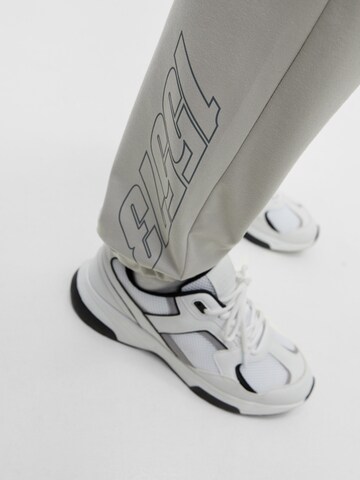 Pull&Bear Tapered Hose in Grau