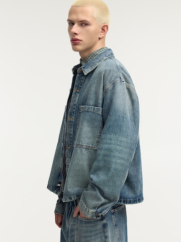 Pull&Bear Regular fit Prehodna jakna | modra barva