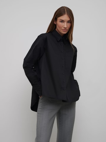 RÆRE by Lorena Rae Blouse 'Darina' in Black: front