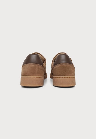 Sneaker bassa di COMMA in marrone