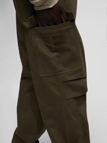 Pull&Bear Ohlapna forma Kargo hlače | zelena barva