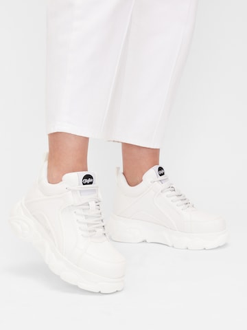 Baskets basses 'Corin' BUFFALO en blanc