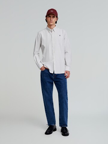 Coupe regular Chemise 'New Oxford' Scalpers en bleu : devant